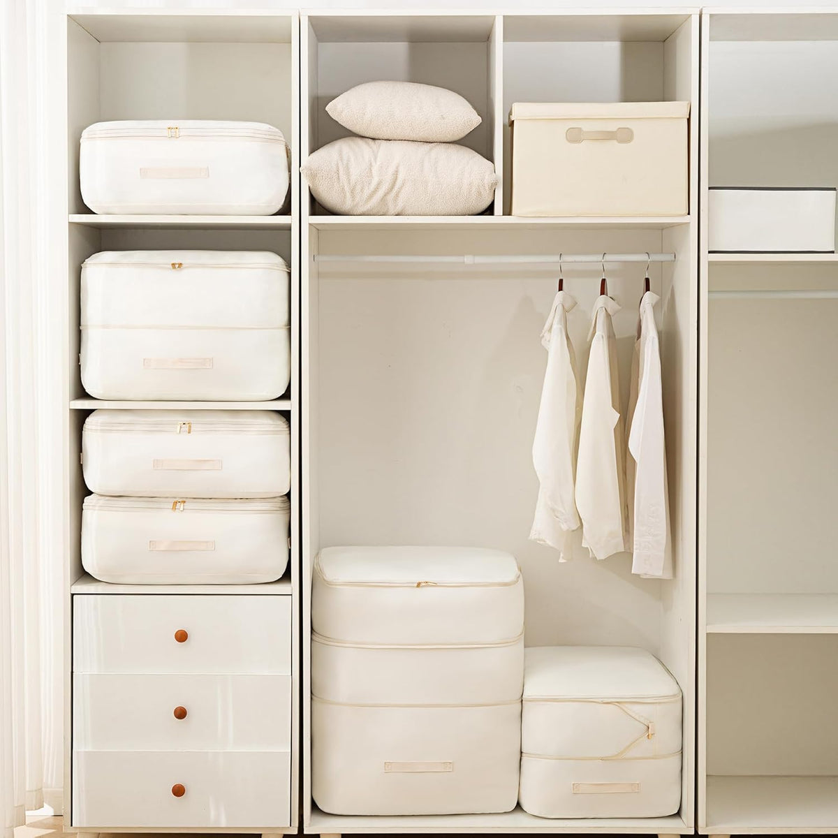 Compression storage bag for winter clothes